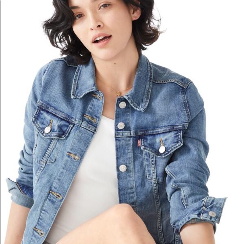 NWOT Levi's Women's Trucker Denim Jacket Original